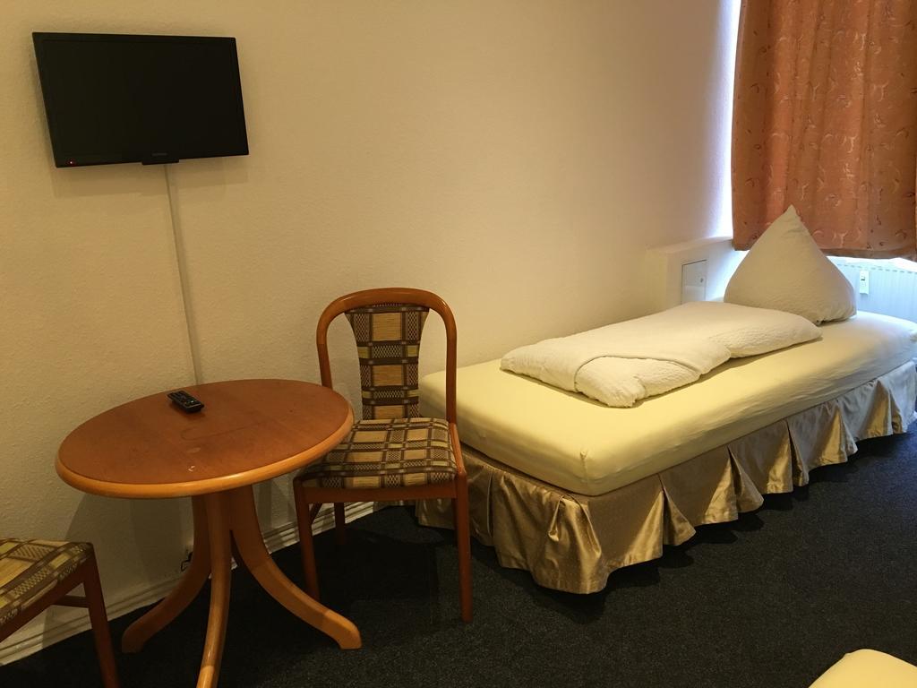 Hotel-Pension Adamshof Берлин Екстериор снимка