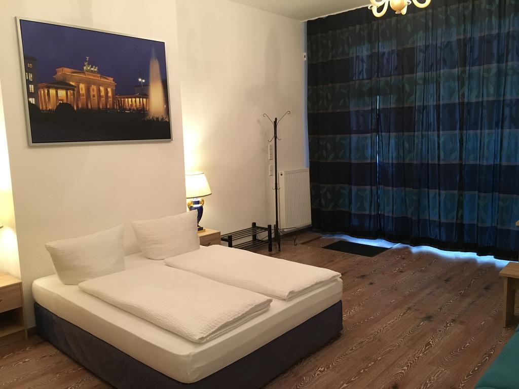 Hotel-Pension Adamshof Берлин Екстериор снимка