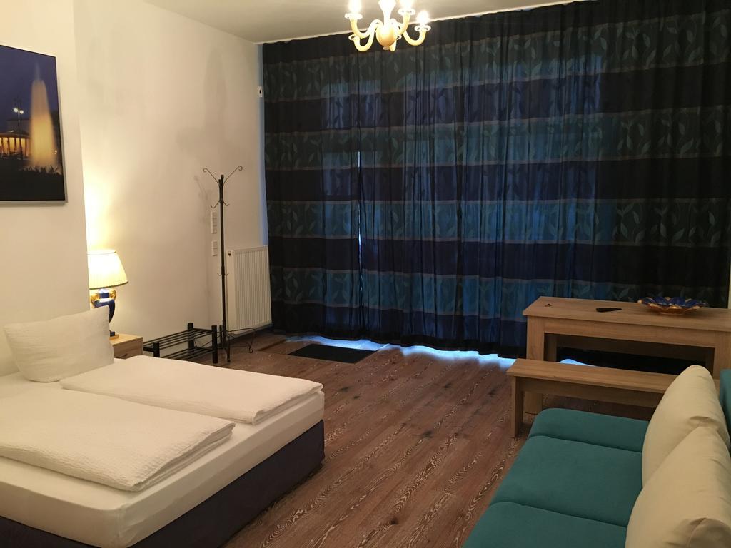 Hotel-Pension Adamshof Берлин Екстериор снимка