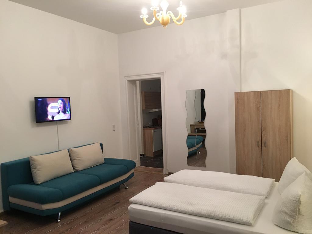 Hotel-Pension Adamshof Берлин Екстериор снимка