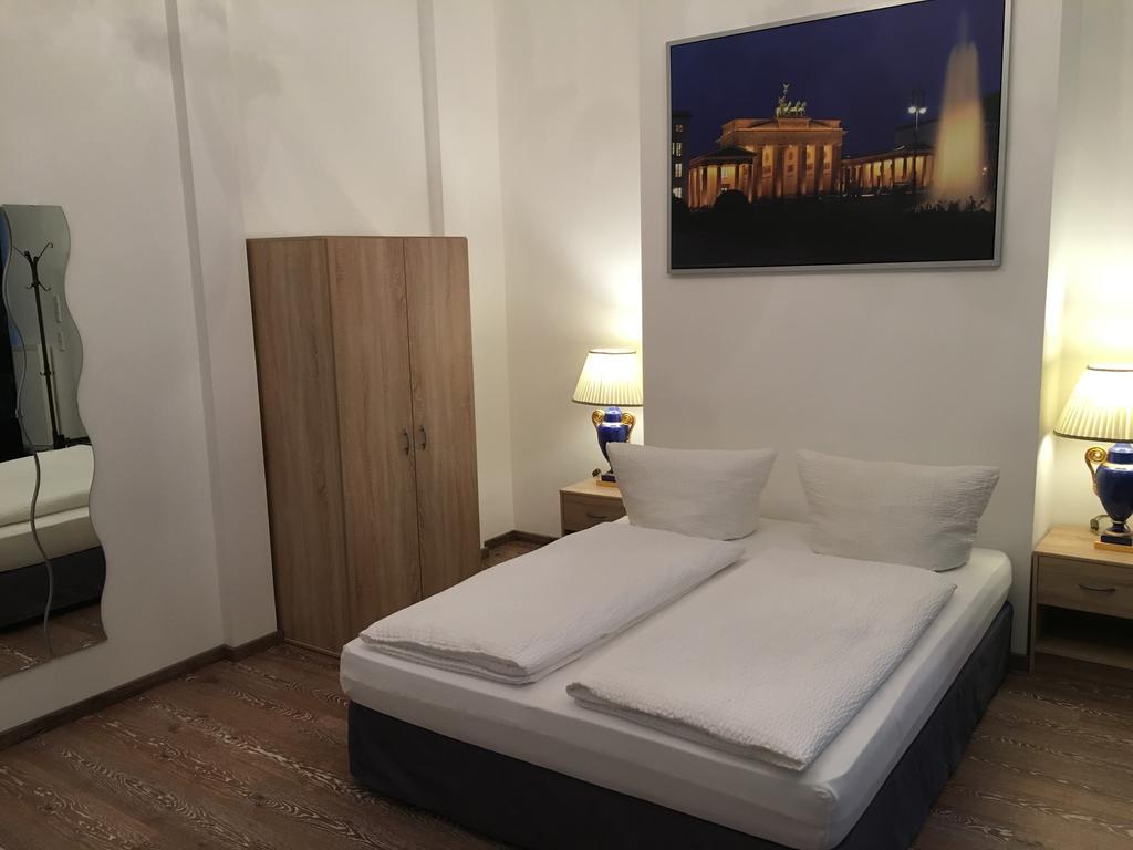 Hotel-Pension Adamshof Берлин Екстериор снимка