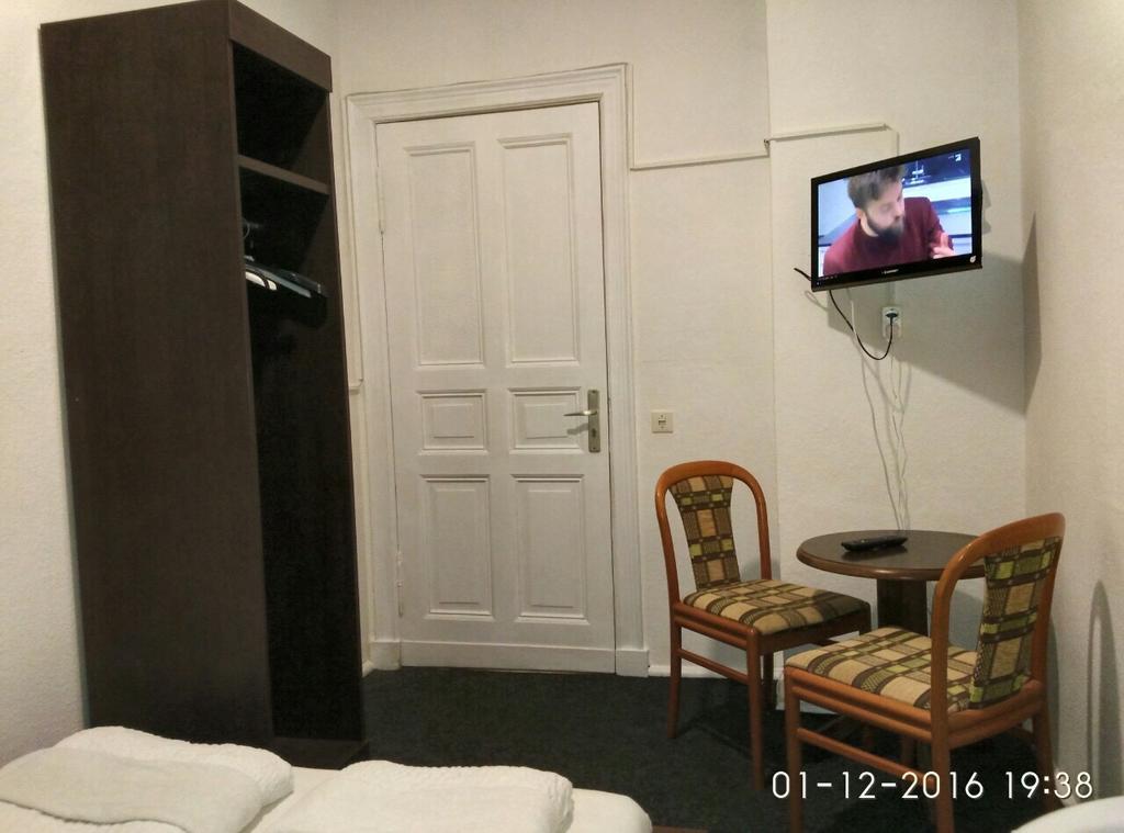 Hotel-Pension Adamshof Берлин Екстериор снимка