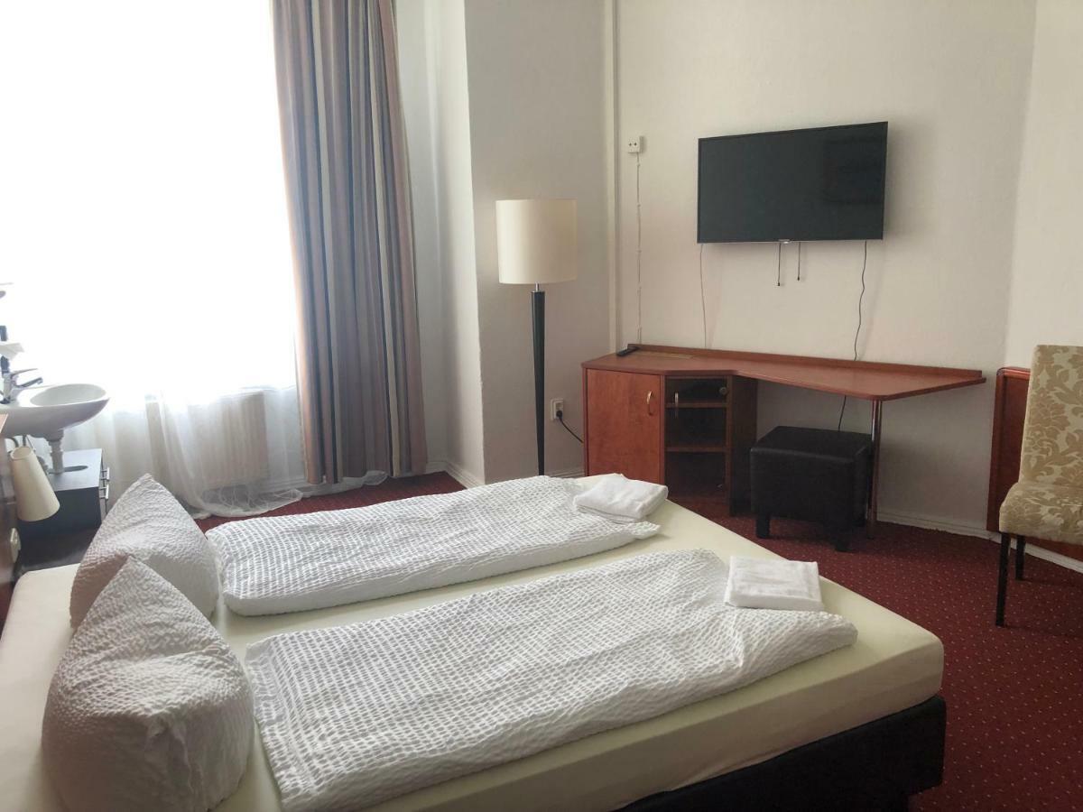 Hotel-Pension Adamshof Берлин Екстериор снимка