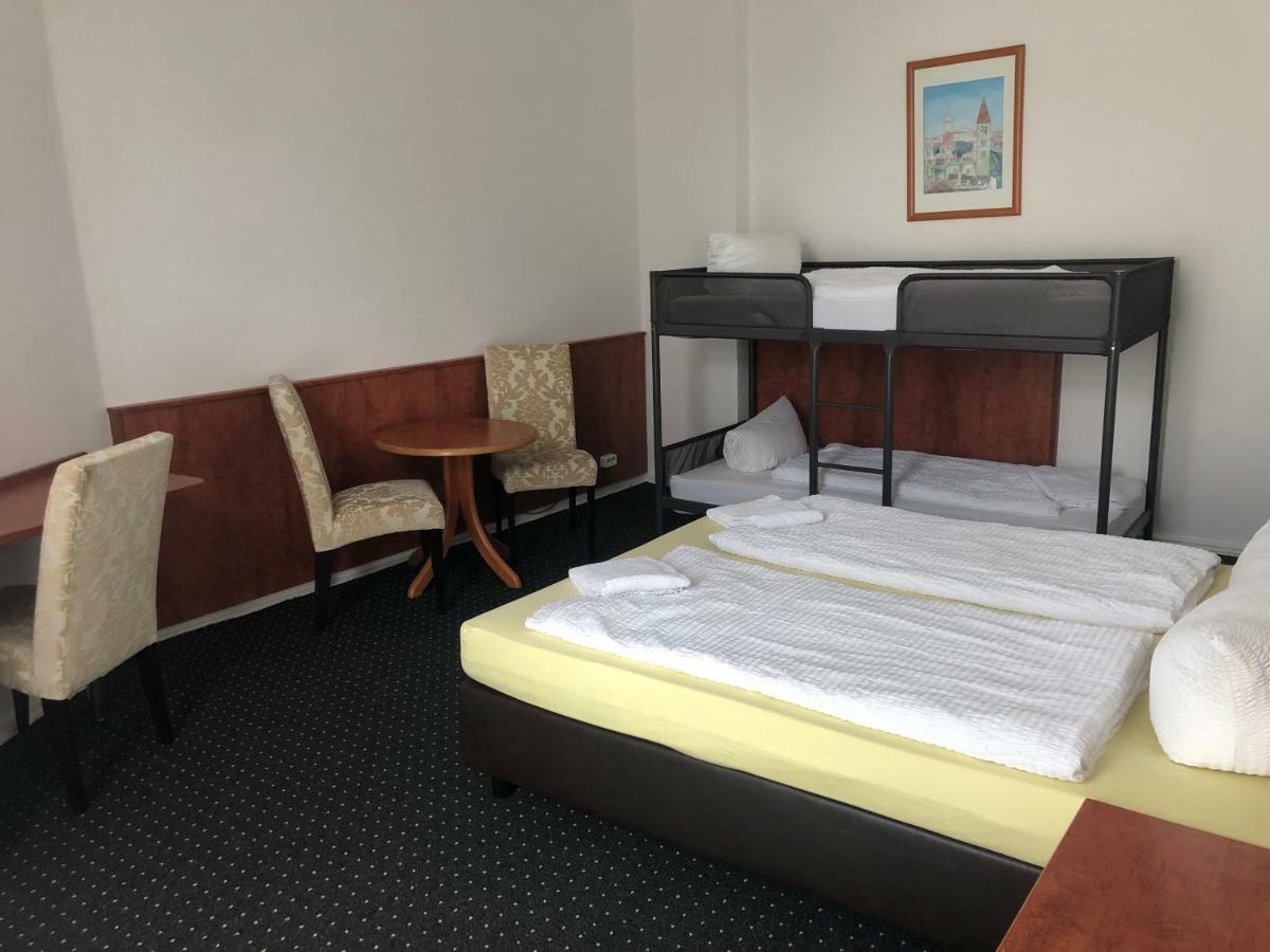 Hotel-Pension Adamshof Берлин Екстериор снимка